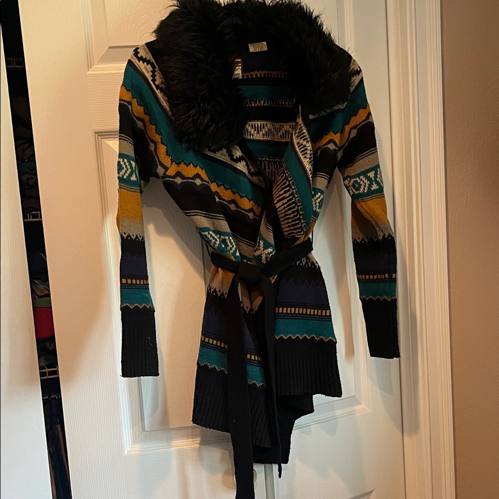 Stylish Multicolor Cardigan with Faux Fur Collar